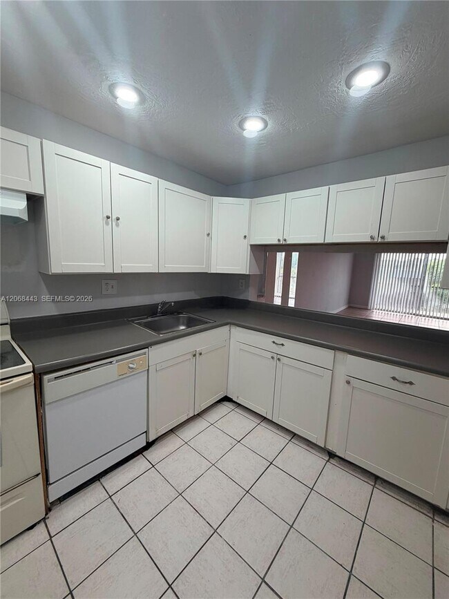 Foto del edificio - 8020 N Colony Cir
