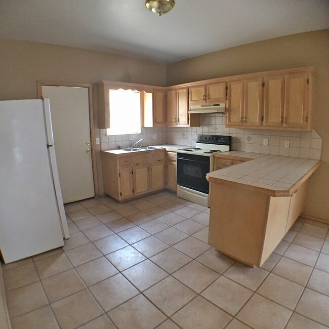 Building Photo - 3802 Clavel St