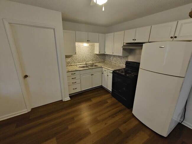Foto del edificio - 6931 Robinson Dr