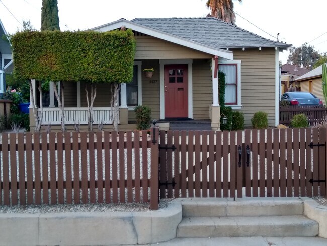 Foto del edificio - 4427 Clayton Ave