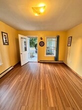 Building Photo - 10 Valley St