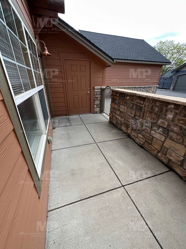 Building Photo - 5220 Boardwalk Dr