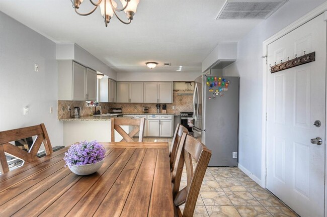 Foto del edificio - 9527 Vilven Ln