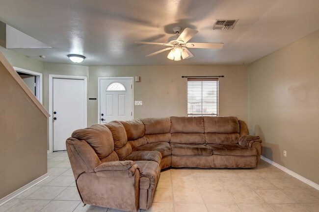 Building Photo - 3021 Quebec Dr