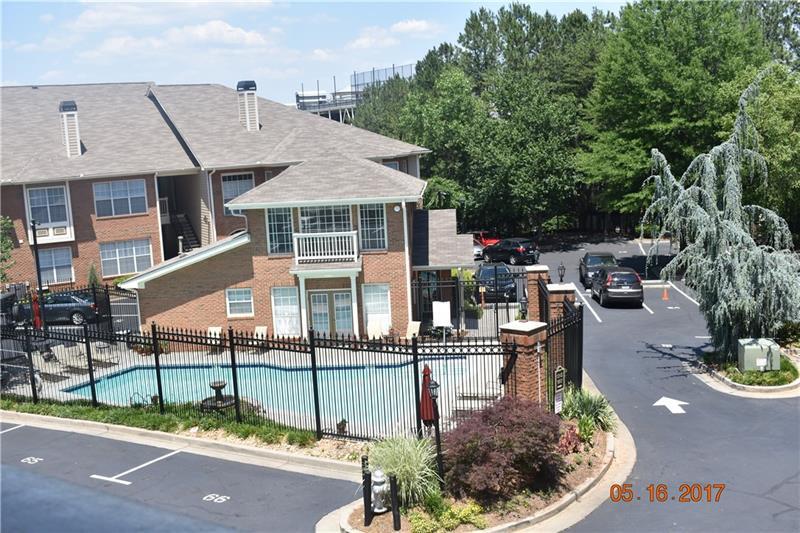 Primary Photo - 200 Renaissance Pkwy NE