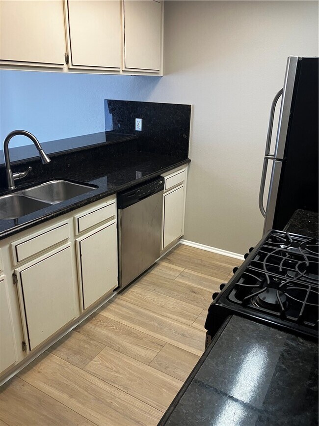 Building Photo - 325 Coral Reef Dr