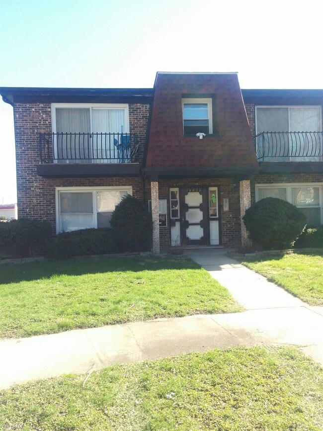 Building Photo - 15025 Dobson Ave