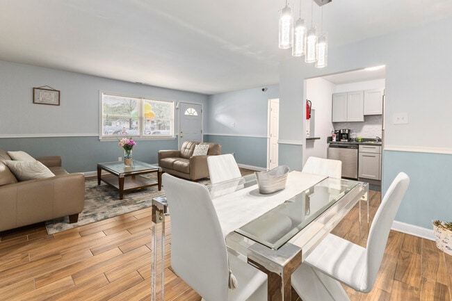 Building Photo - The Pinewood Estates