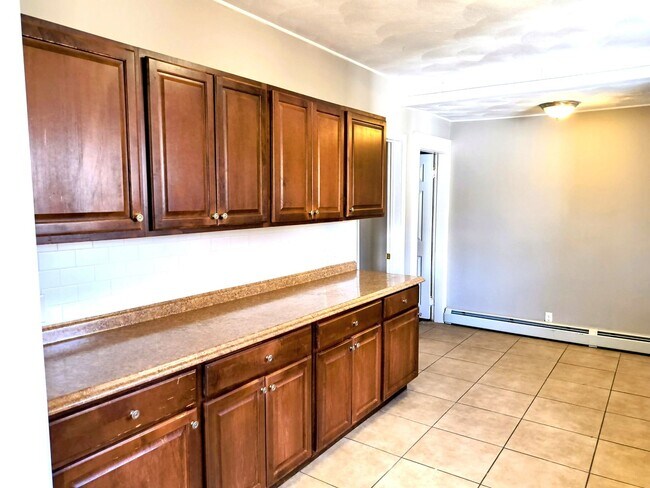 Foto del edificio - *****Cranston/Eden Park – Four Bed Duplex - $3,295*****