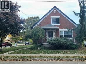 Building Photo - 121 Blucher St