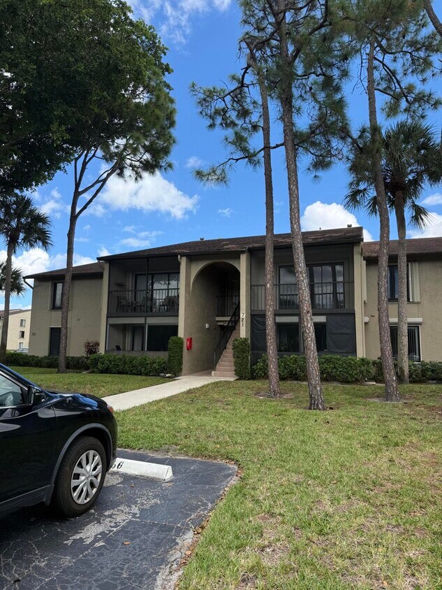 Foto principal - 721 Sunny Pine Way
