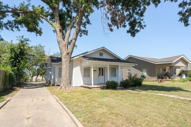 Foto del edificio - 1528 N Beard Ave