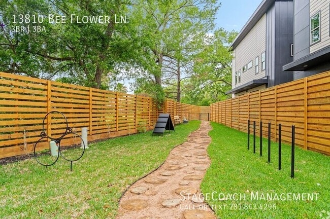 Foto del edificio - 13810 Bee Flower Ln