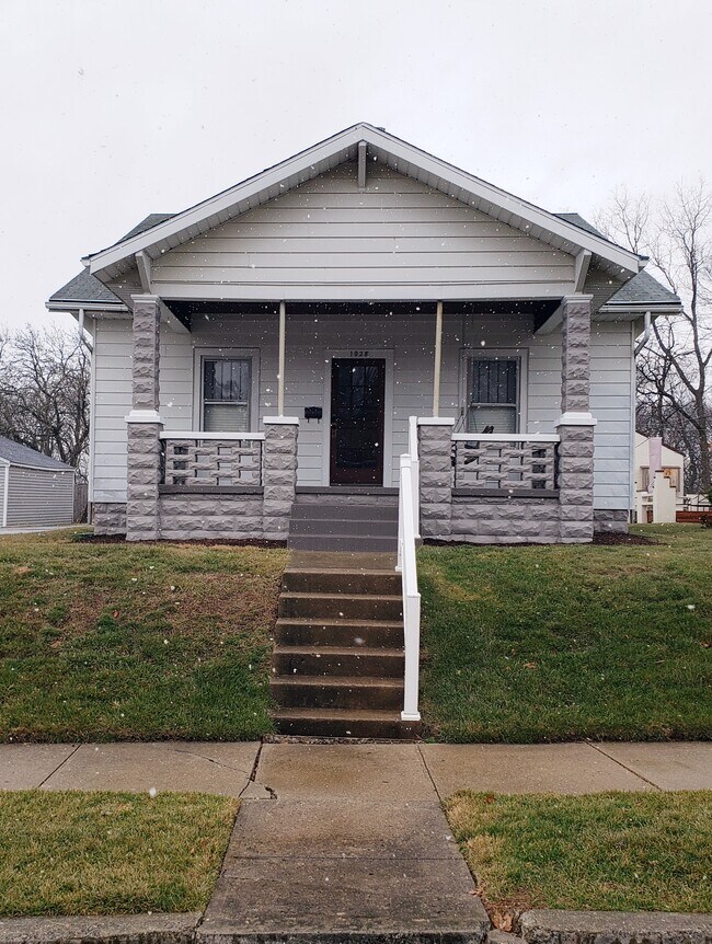 Building Photo - 1028 Highland Ave
