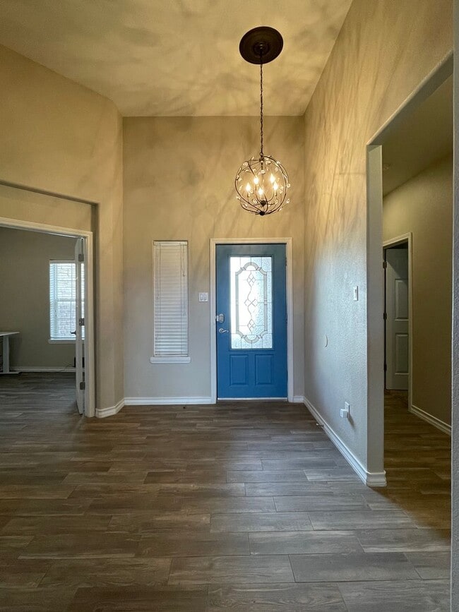 Building Photo - Executive 3 Bedroom Home on Golf Course