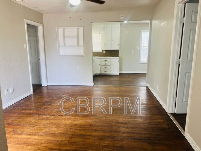 Foto del edificio - 3307 1st St