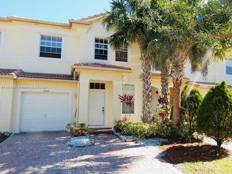 Foto principal - 8444 SW 29th St