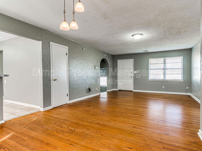 Building Photo - 10509 Greystone Ave