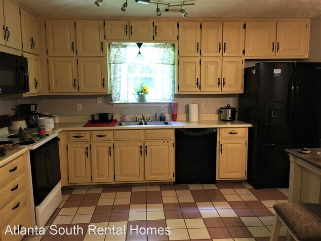 Building Photo - 3 br, 2.5 bath House - 220 Oak Street