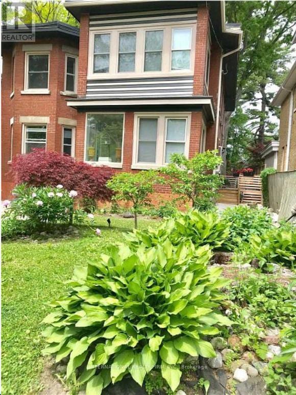 Primary Photo - 220 Rose Park Dr