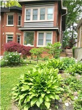 Building Photo - 220 Rose Park Dr