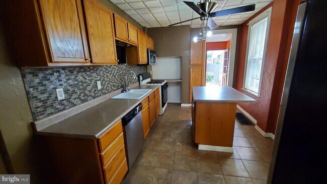 Foto del edificio - Coming Soon - Four Bedroom Home Located in...