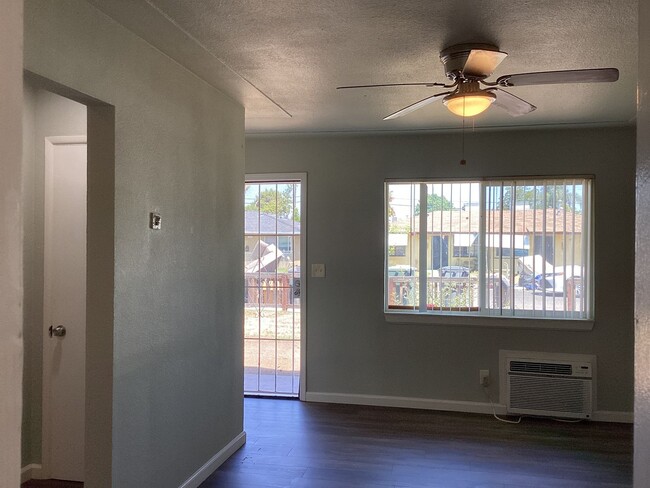 Building Photo - REMODELED!!!