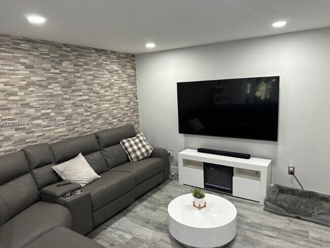 Foto del edificio - 9960 NW 51st Ln