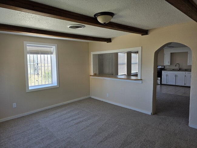 Building Photo - 404 E Bland St