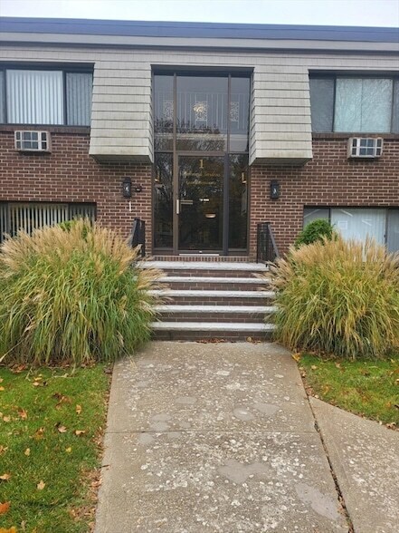 Foto del edificio - 1 Hallmark Gdns