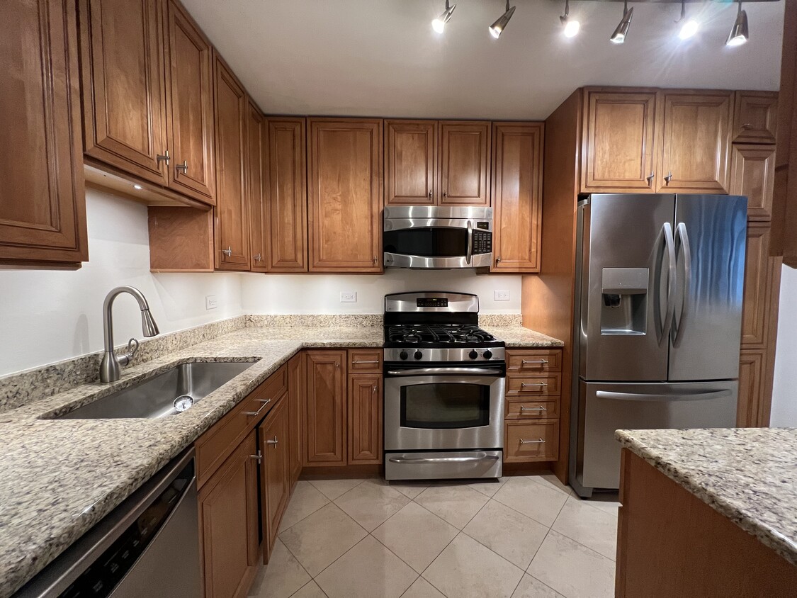 Primary Photo - 850 N Dewitt Pl