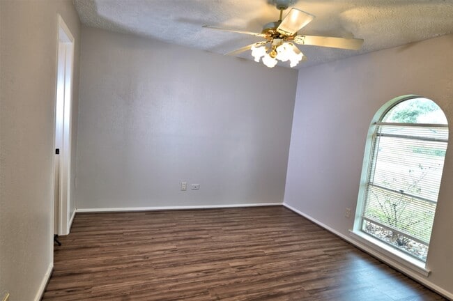 Building Photo - 11203 Verlaine Dr