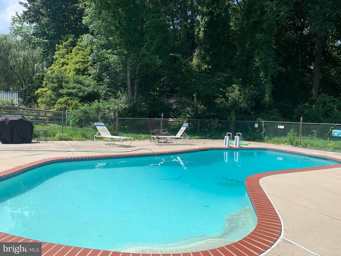 Foto del edificio - 15 Sherri Way