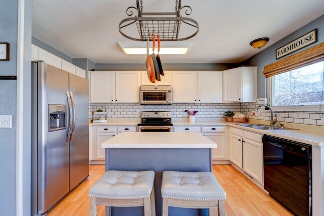 Foto del edificio - Evolve Real Estate: Available 12/1/24 Beau...
