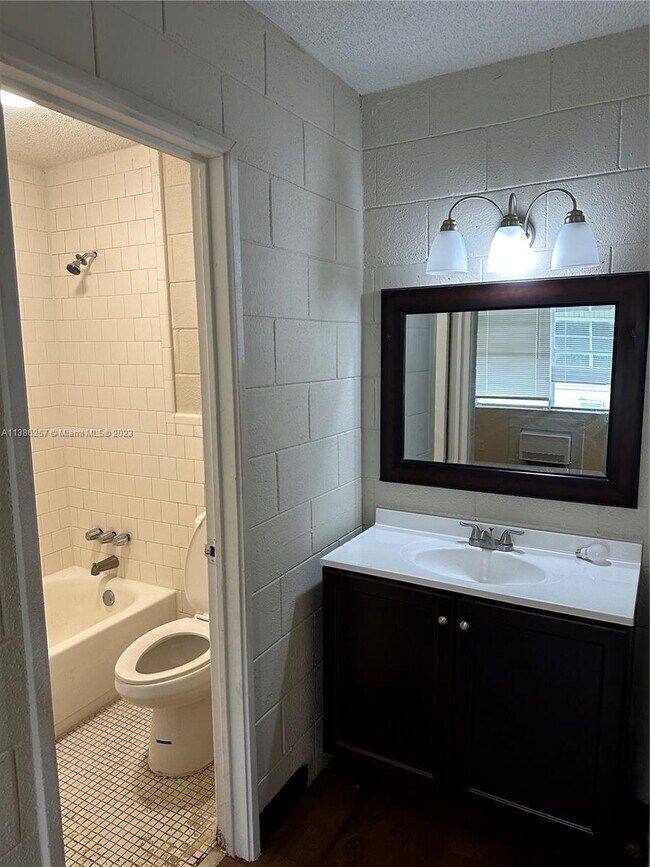 649 W Base St Unit 2, Madison, FL 32340 Apartment for Rent in Madison