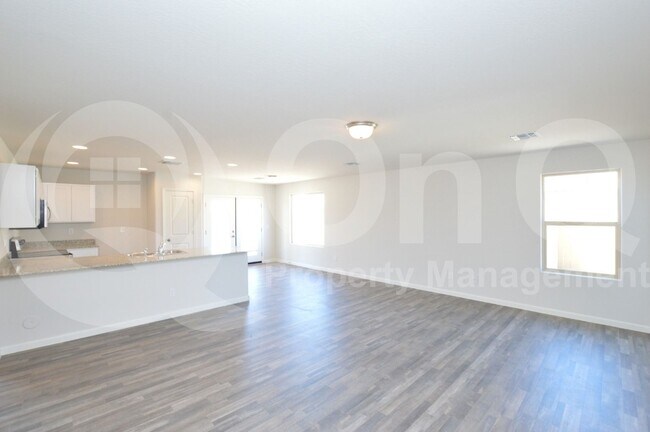 Foto del edificio - 777 Silvercreek Ln