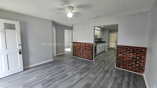 Building Photo - 6063 Longchamp Dr