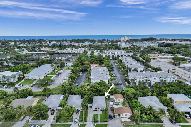 Building Photo - 1095 Miami Blvd