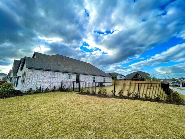Foto del edificio - 18502 Wolf Mountain Ln