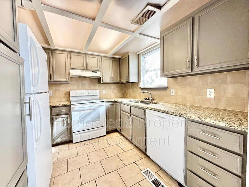 6018 NW 53rd Terrace, Warr Acres, OK 73122 House Rental in Warr Acres