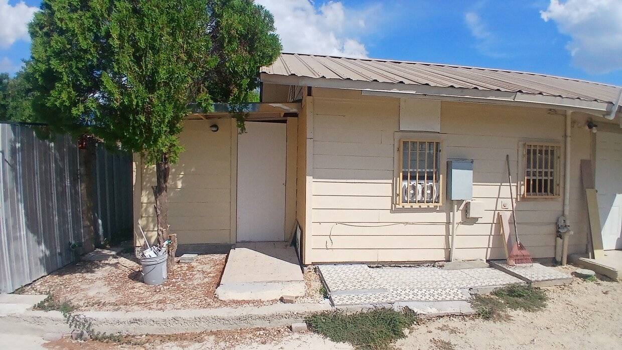 Foto principal - 8205 Glen Shadow Dr
