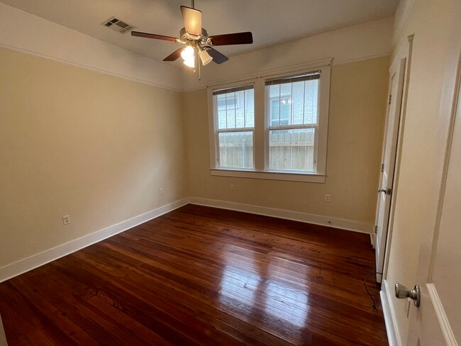 Building Photo - 5560 Woodlawn Pl