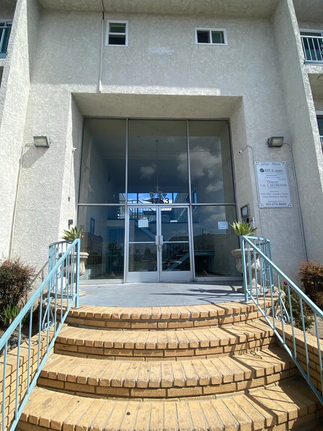 Building Photo - 4783 W 133rd St