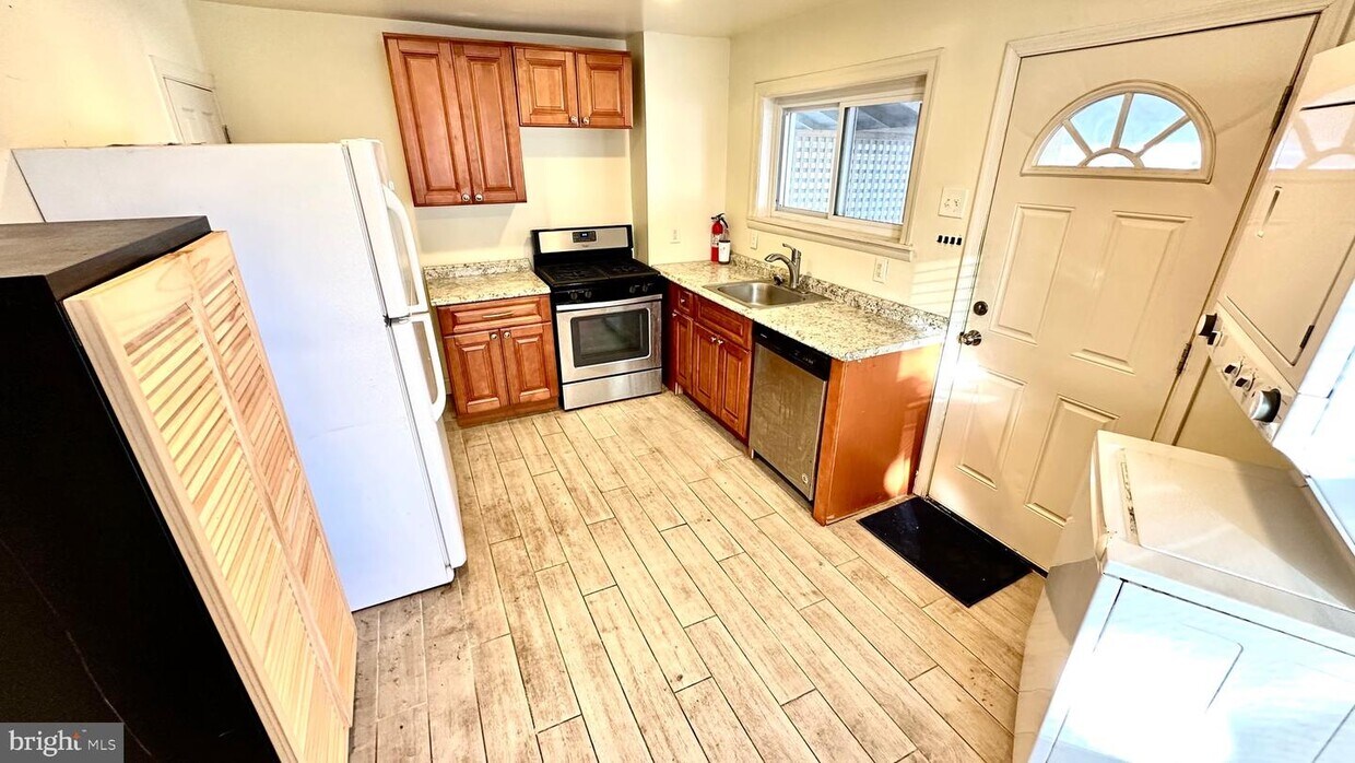 Foto principal - 723 Lancaster Ave