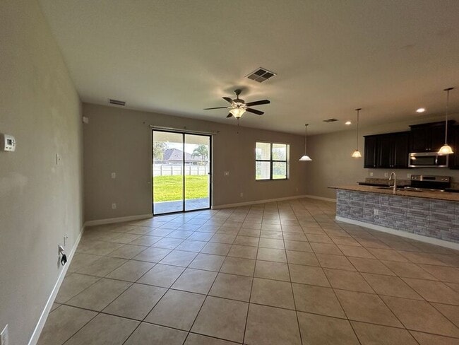 Building Photo - 10924 Great Cormorant Dr