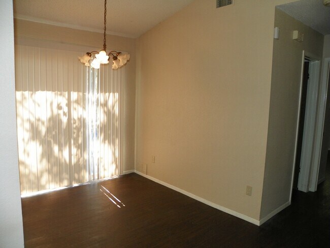 Foto del edificio - 9706 Eastwend Dr