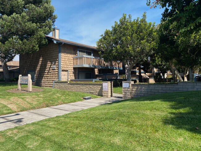 Foto del edificio - 16790 Algonquin St