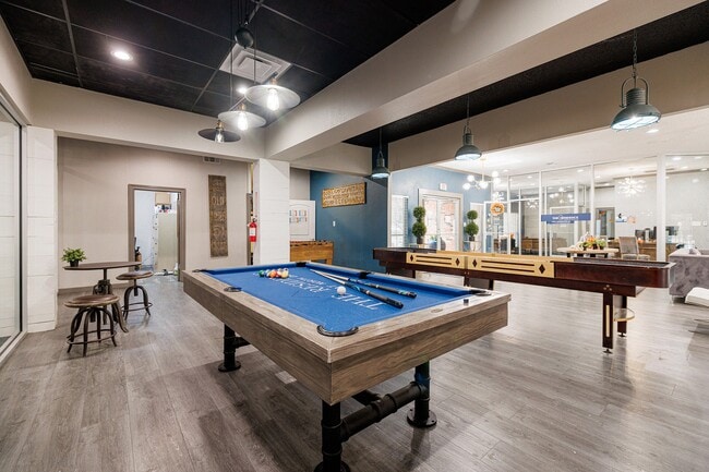 Servicios de NorthDallas_1025_003 - The Residence at North Dallas