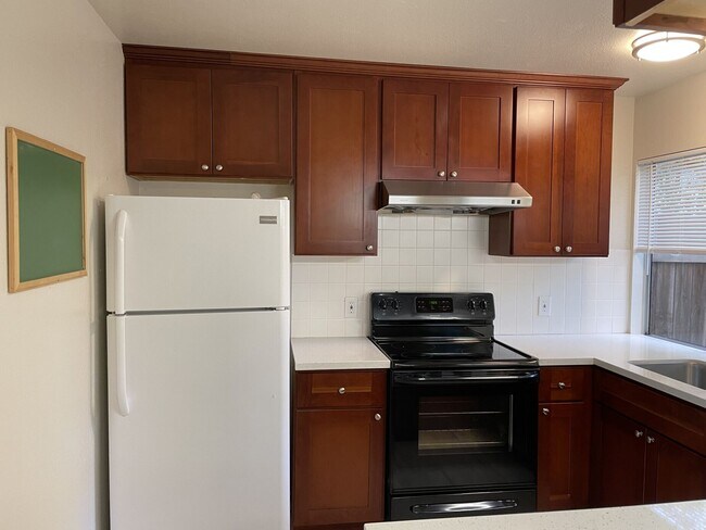 Foto del edificio - 1575 Drake Dr