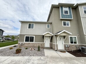 Building Photo - 676 E 550 S